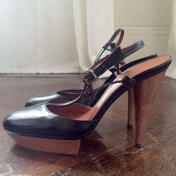 🙅🏻SOLD🙅🏻 LANVIN black t-strap patent shoes