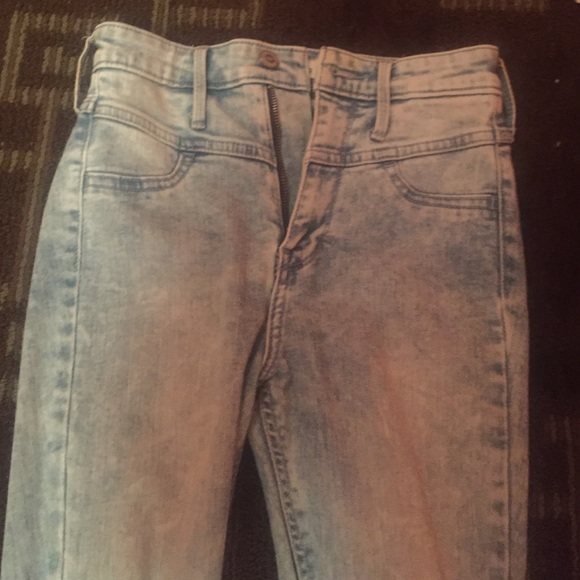 High waisted American eagle skinny jeans.