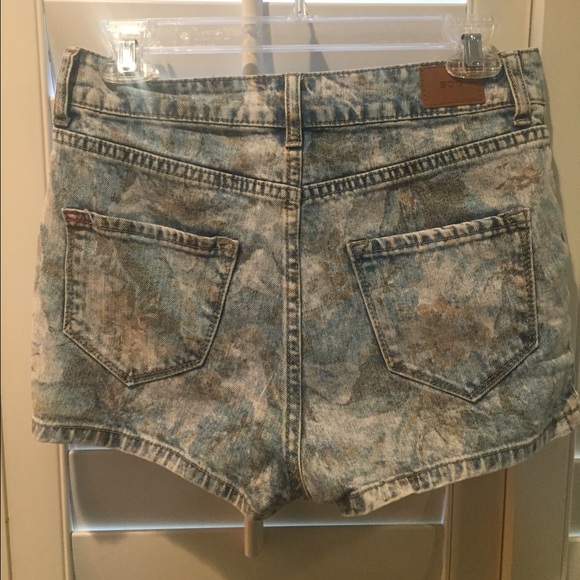 BDG URBAN OUTFITTERS HIGHRISE SHORTS
