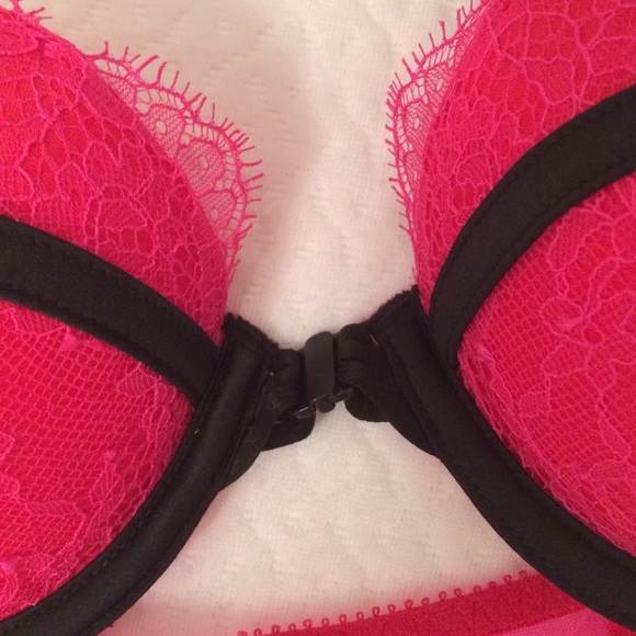 ❤️sold❤️Victoria's Secret Bombshell Bra - Picture 4 of 4