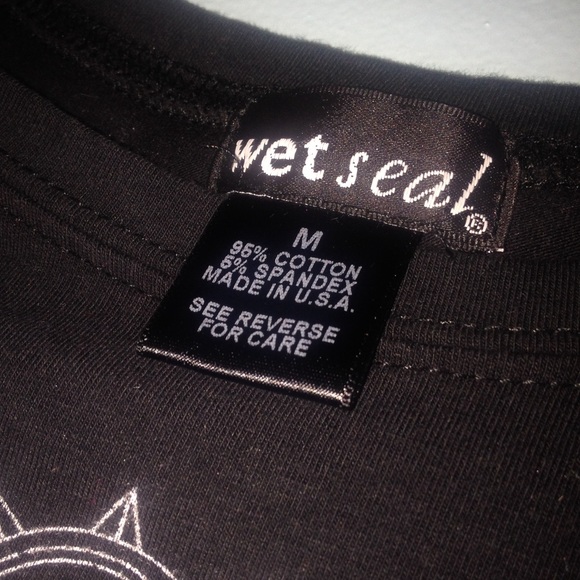 black graphic crop top NWOT - Picture 2 of 3