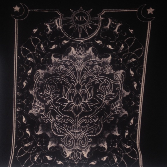 black graphic crop top NWOT - Picture 3 of 3