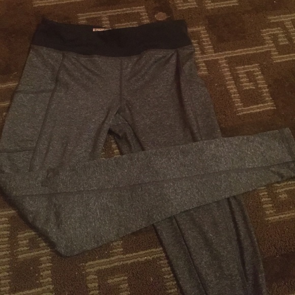 Forever 21 workout leggings with pockets on sides