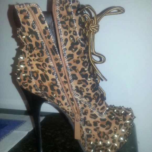 Boots - Picture 3 of 3