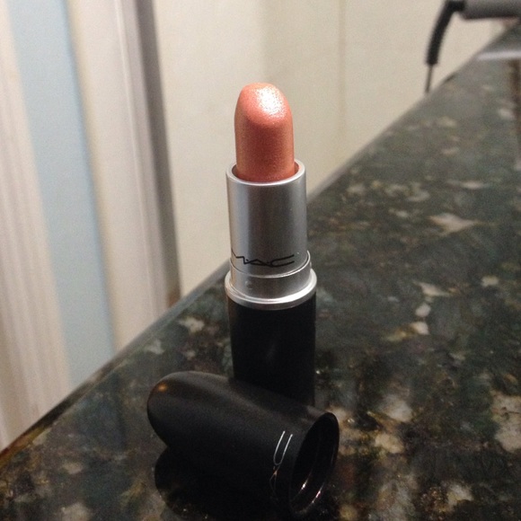 Limited edition MAC lipstick - Glaringly Hip