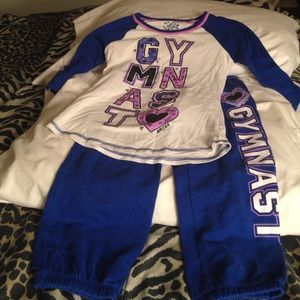 Sweats and half sleeve shirt.