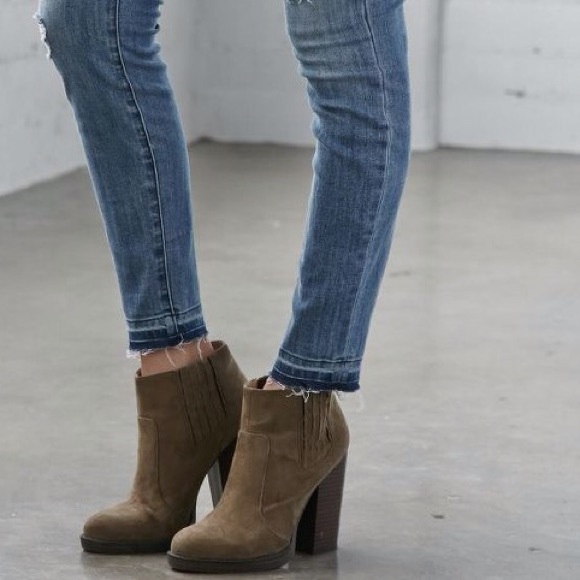 Ankle heel boot - Picture 1 of 1