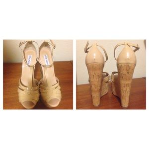 New Steve Madden "Capeesh" nude wedges