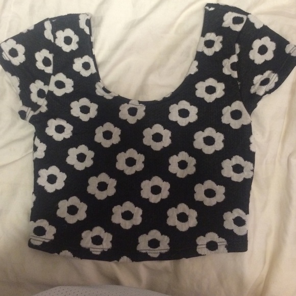 Crop top - Picture 1 of 2