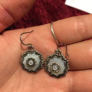 Circular dangle earrings, Opal colored 💛