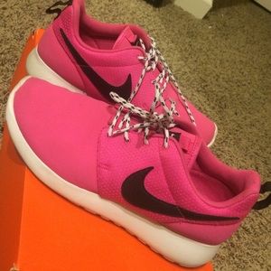 Nike roshe shoes