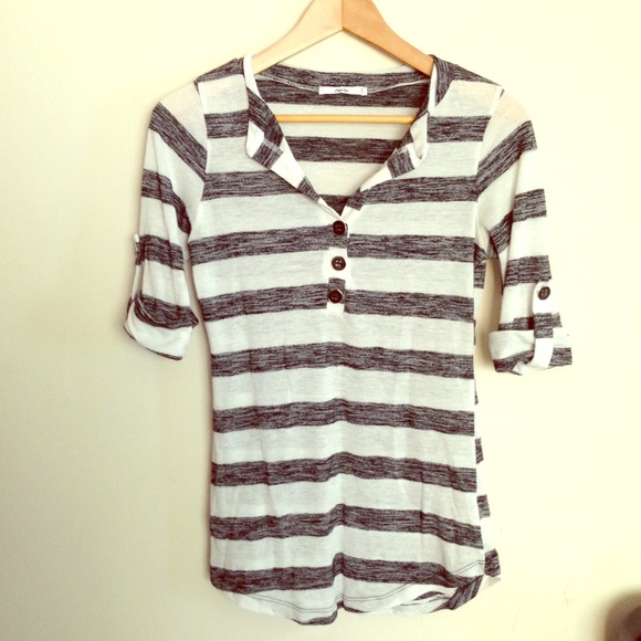 🚫SOLD🚫 Striped cuffed sleeve lightweight shirt.
