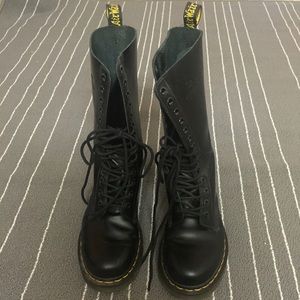 Dr. Martens Shoes - 1914 Doc Martens Dr. Martens Shoes - 1914 Doc Martens