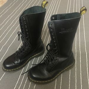 Dr. Martens Shoes - 1914 Doc Martens Dr. Martens Shoes - 1914 Doc Martens