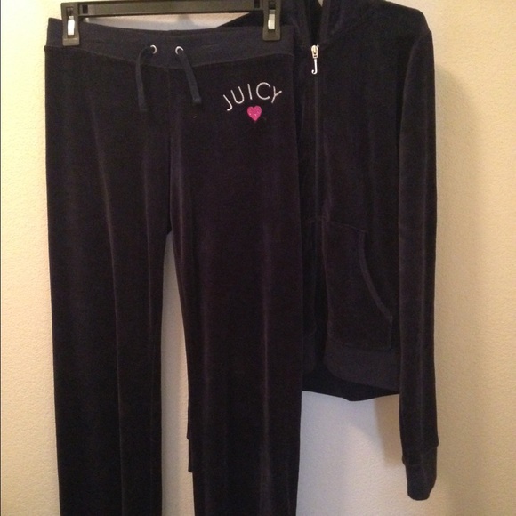 Super cute Juicy Coutire ORIGINAL sweatsuit!!