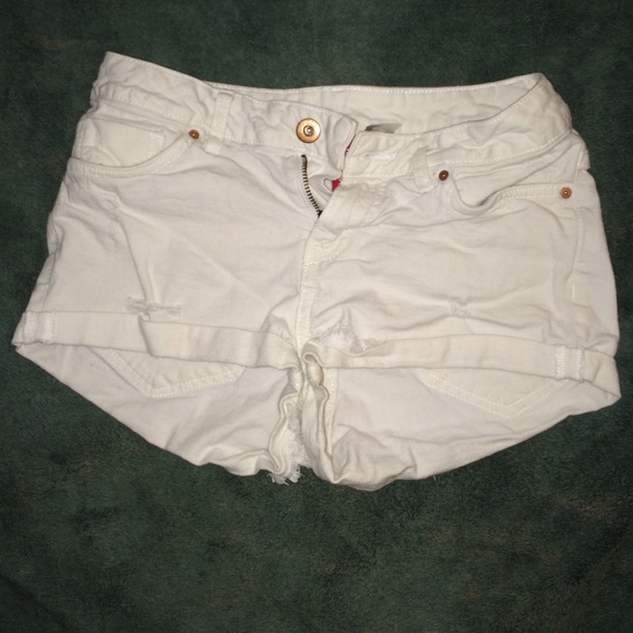 Lowrise white denim shorts