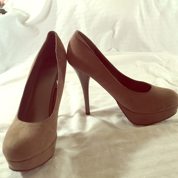 Size 81/2 suede sexy 6 inch pumps