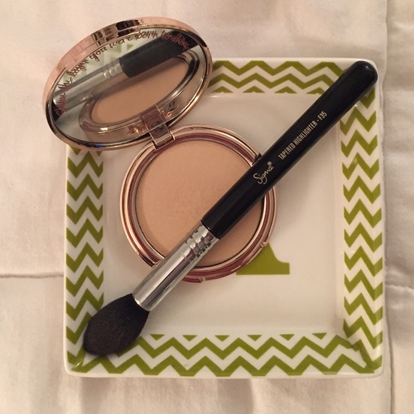 Josie Maran Other - Josie Maran Highlighter