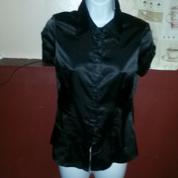 Demanding polyester collared button down