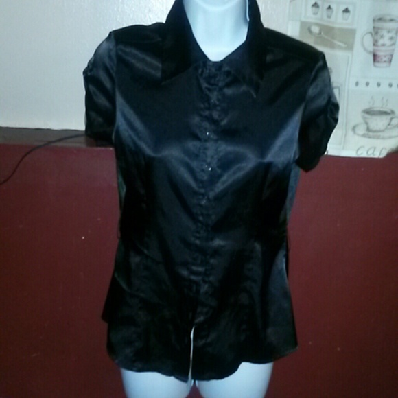 Demanding polyester collared button down - Picture 2 of 4