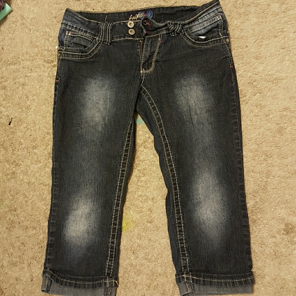Dark wash denim capris