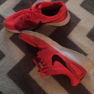 Woman's nike kaishi