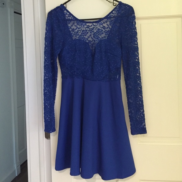 Long sleeve blue dress with scoop back and bow - Picture 2 of 3