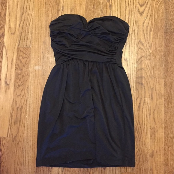 Simple black strapless dress - Picture 1 of 1