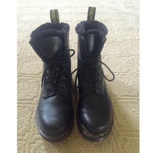 DR. MARTENS LEATHER WINTER BOOTS w/ fur interior