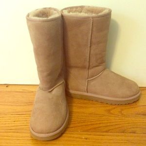 NWOT tall ugg in mushroom