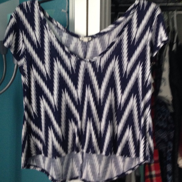 Crop, flowing Blue top