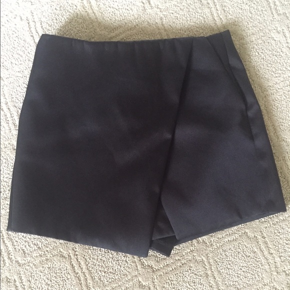 TOPSHOP black skort