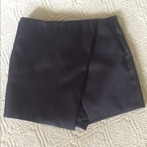 TOPSHOP black skort