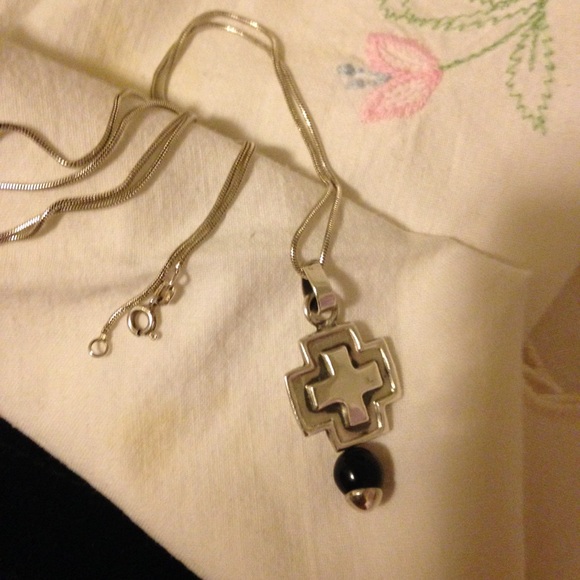 Sterling cross pendant solid w/22" Sterling chain - Picture 4 of 4