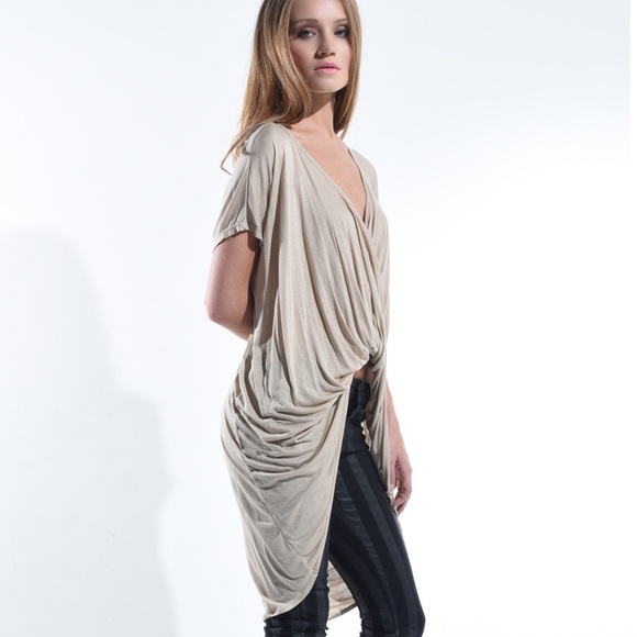 "Madhatter" Twist Front High Low Top - Picture 2 of 4