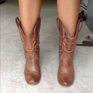 Heeled cowgirl boots