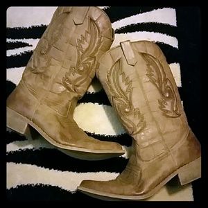 COWBOY BOOTS