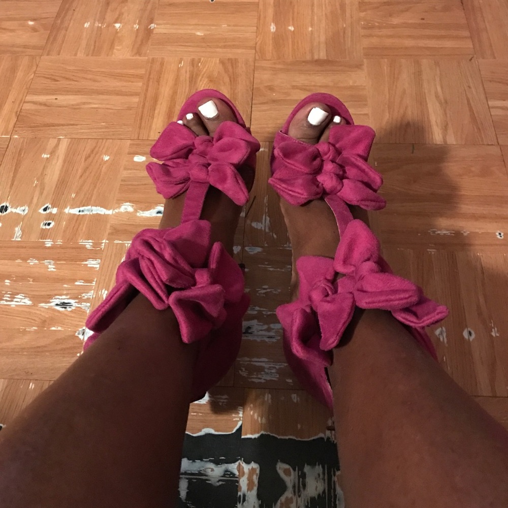 Bow high heels