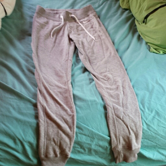 LIKE NEW CONDITION Nike skinny sweat pants