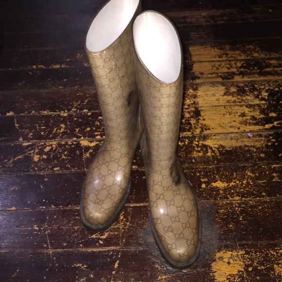 Rain boots - Picture 1 of 2