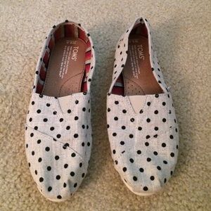 Black polka dot Toms