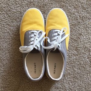 Lightly worn men's shoes