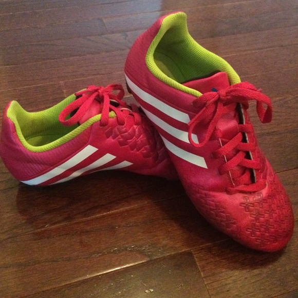 Pink Adidas soccer shoes they are not new.