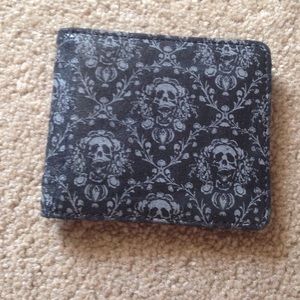 Hot topic skull wallet