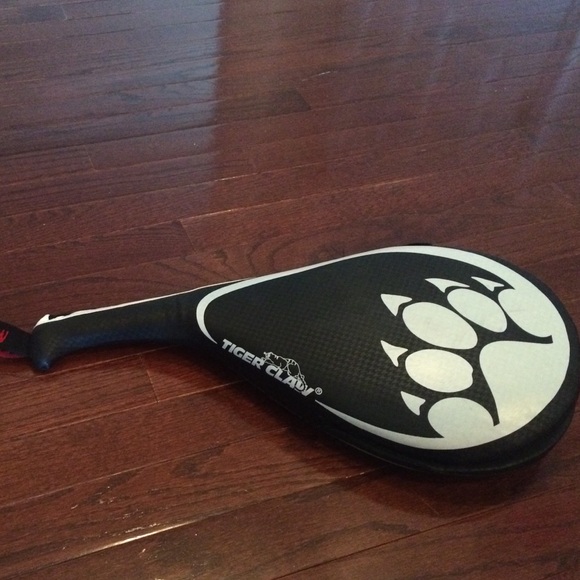 Tiger claw clapper vinyl kicking target