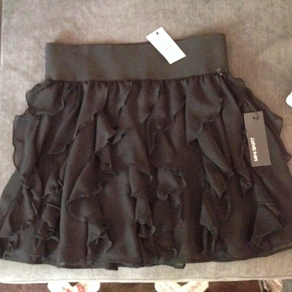 π Host Pick π Ruffle Mini - Picture 2 of 2