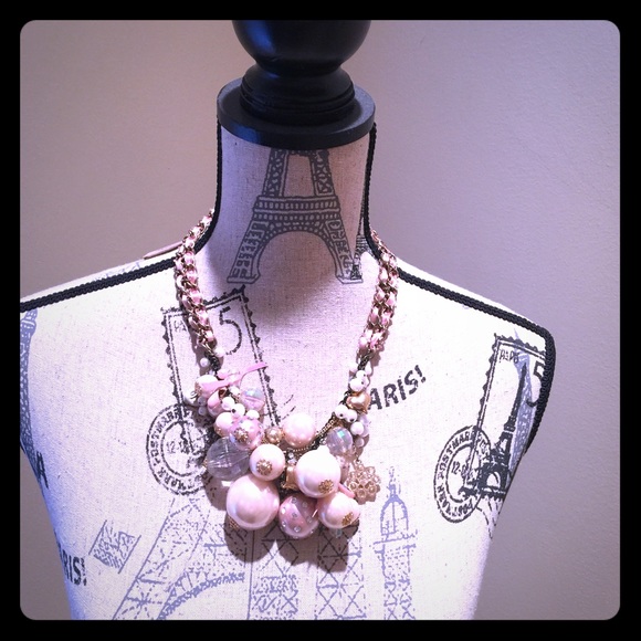 NWT Betsy Johnson Statement necklace