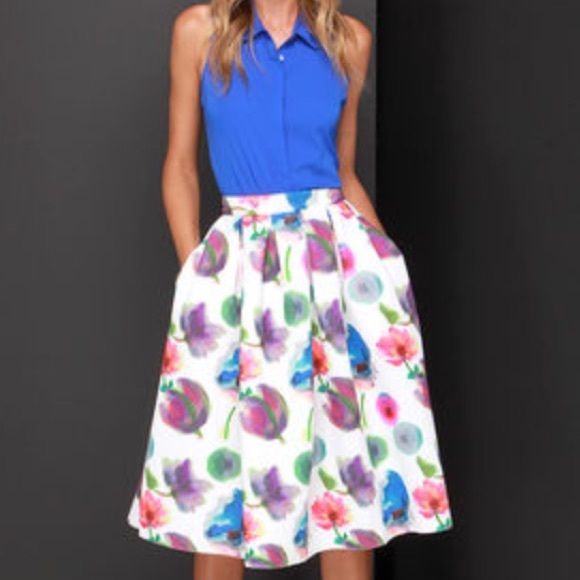Dresses & Skirts - 🎉HP 8/12🎉 Floral midi skirt