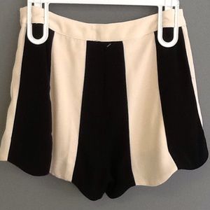 Double Crossed Silk Short - Black