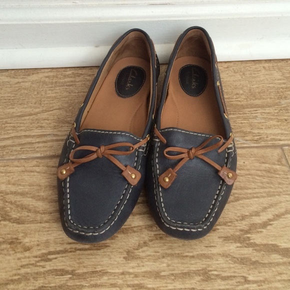 Clarks artisan blue moccasin with brown bow